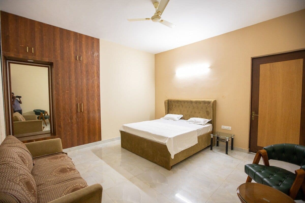 The Kohinoor Farm- 4BHK Farm with Pool in Gurgoan 5