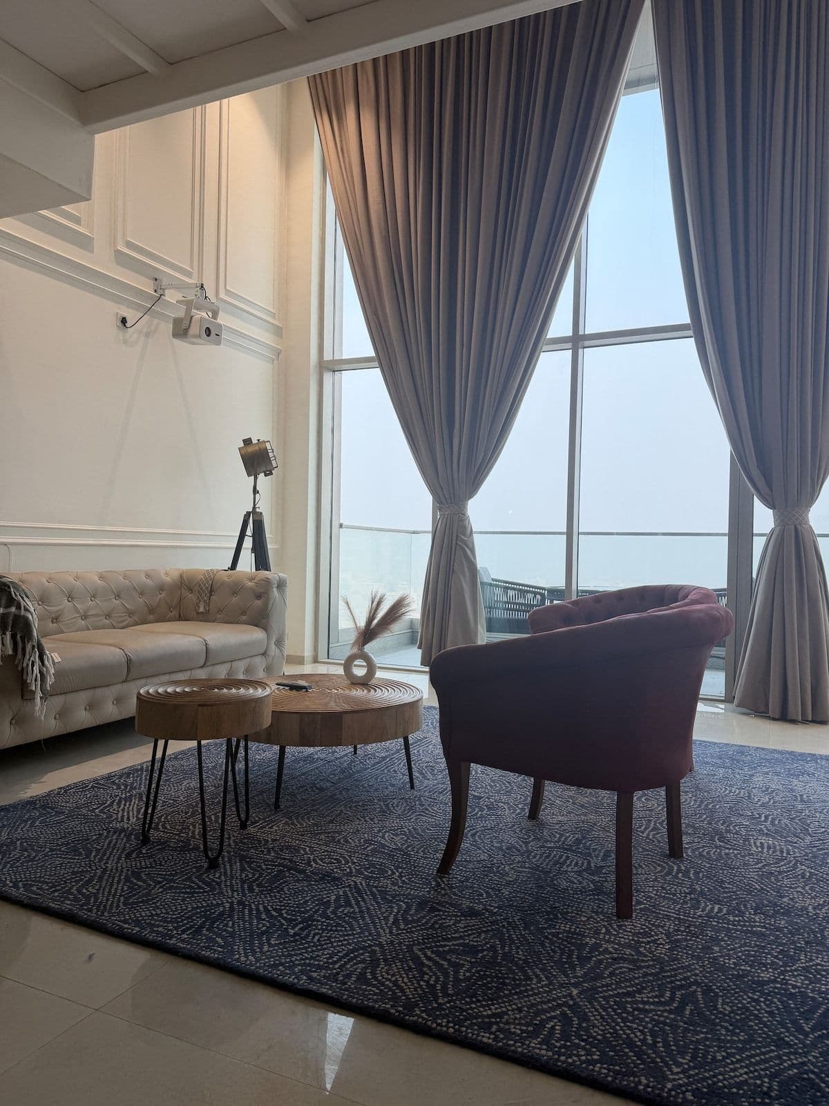 Luxury Duplex Loft | Jacuzzi • Projector • Balcony 4