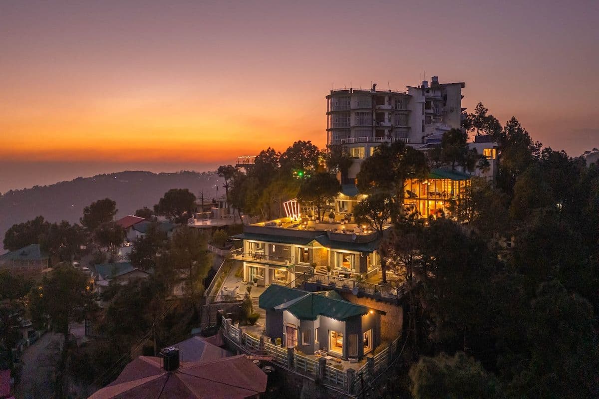 Serene By Sunkissed Villa, 7-Bedroom Luxury Villa with Game Den