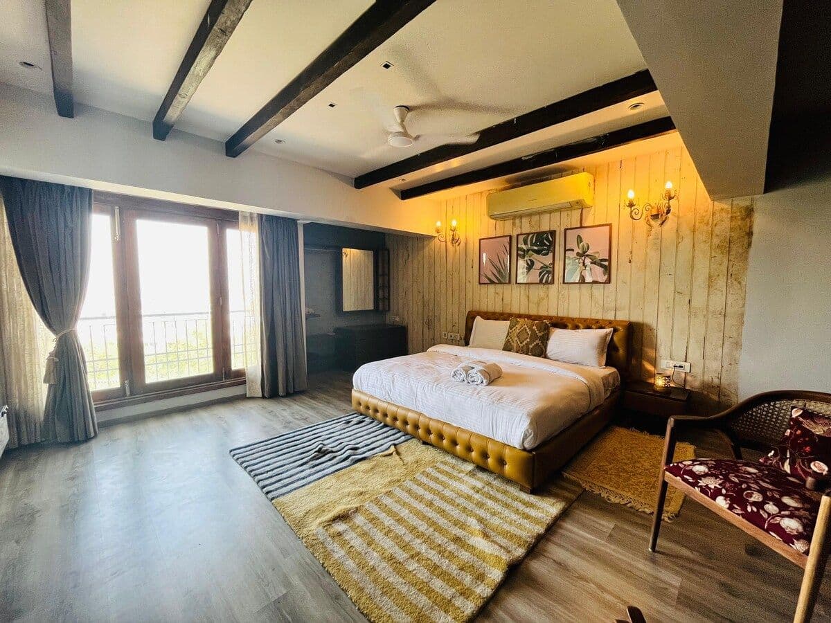 Soulful Stay-2BHK w/Jacuzzi & Rooftop, Vasant Kunj 2