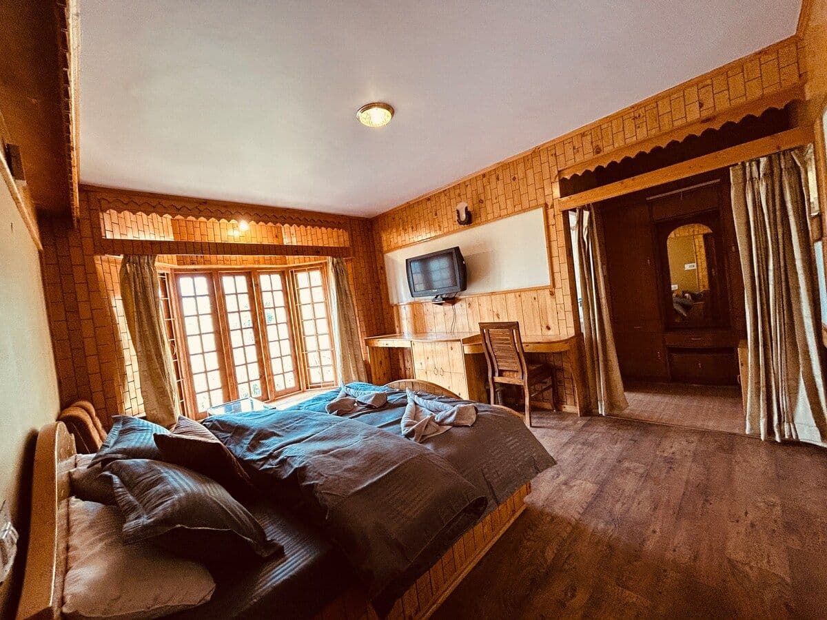 Into the wild Manali - 6Br Villa near Jogini Falls 4