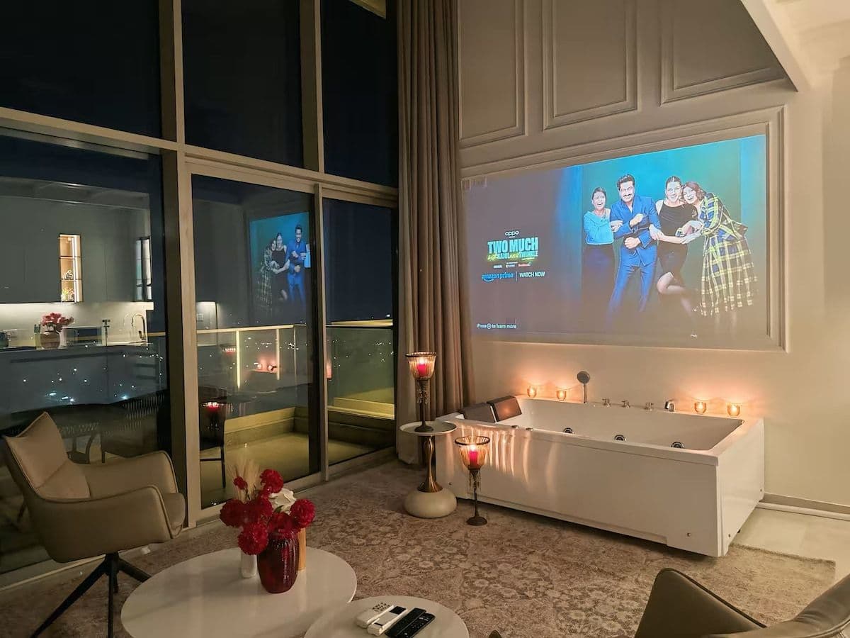 Luxury Duplex | Jacuzzi •Skyline Balcony Projector