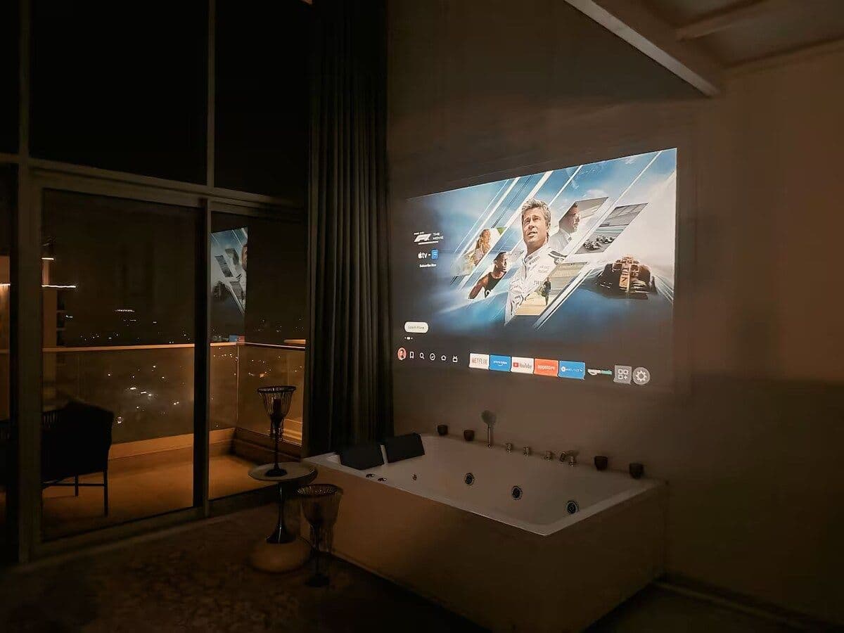 Luxury Duplex | Jacuzzi •Skyline Balcony Projector 2